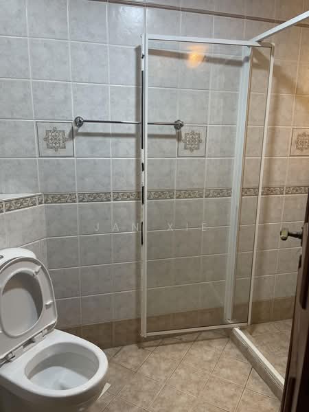 Villa Marina, 27 Jalan Sempadan, 3 Bedrooms, 1,281 sqft, Condominium For Sale, by Jan Xie, 500159473 - Bathroom - PropertyGuru.com.sg
