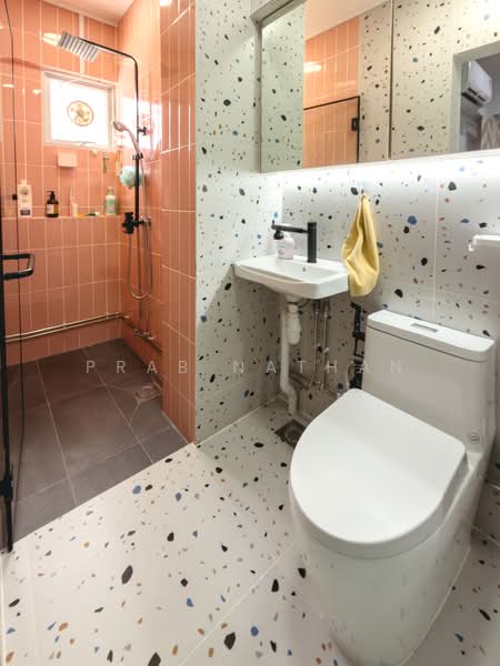 321 Serangoon Avenue 2, 321 Serangoon Avenue 2, 4 Bedrooms, 1,572 sqft, HDB Flat For Sale, by Prab Nathan, 500159500 - Common Bathroom - PropertyGuru.com.sg
