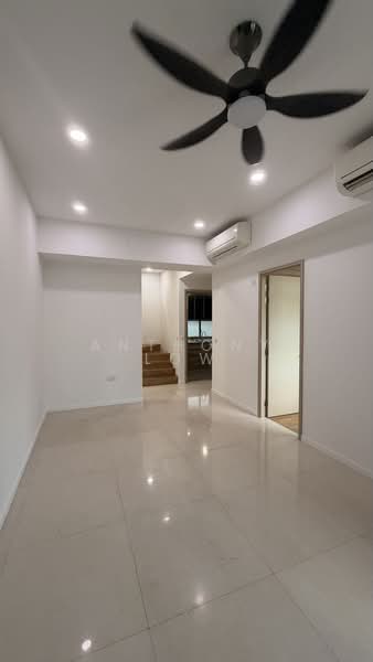 Stars of Kovan, 978 Upper Serangoon Road, 4 Bedrooms, 1,829 sqft, Terraced House For Rent, by Anthony Low, 500159504 - Living Room - PropertyGuru.com.sg