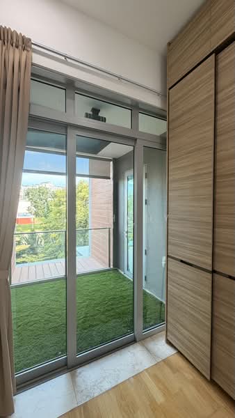 Stars of Kovan, 978 Upper Serangoon Road, 4 Bedrooms, 1,829 sqft, Terraced House For Rent, by Anthony Low, 500159504 - Balcony - PropertyGuru.com.sg