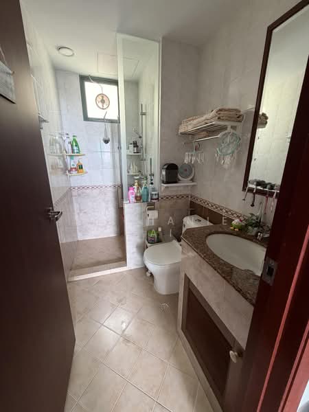 Yew Mei Green, 52 Choa Chu Kang North 6, 4 Bedrooms, 1,593 sqft, Condominium For Sale, by Stephanie Cai, 500159506 - Bathroom - PropertyGuru.com.sg