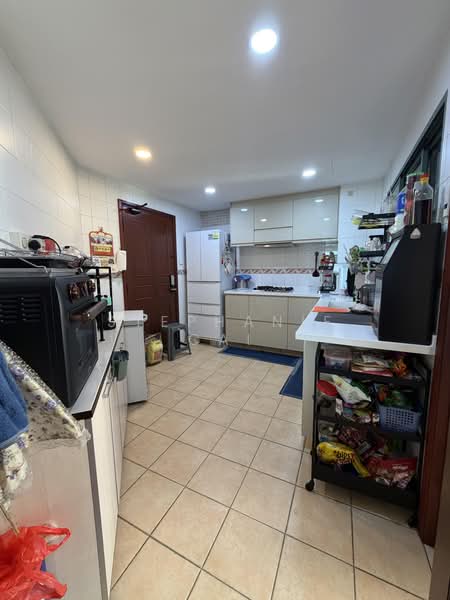 Yew Mei Green, 52 Choa Chu Kang North 6, 4 Bedrooms, 1,593 sqft, Condominium For Sale, by Stephanie Cai, 500159506 - Kitchen - PropertyGuru.com.sg