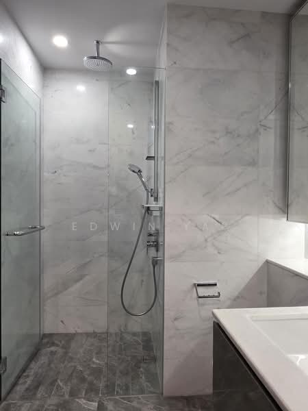 Midtown Bay, 122 Beach Road, 2 Bedrooms, 1,152 sqft, Condominium For Rent, by Edwin Yap, 500159508 - Bathroom - PropertyGuru.com.sg
