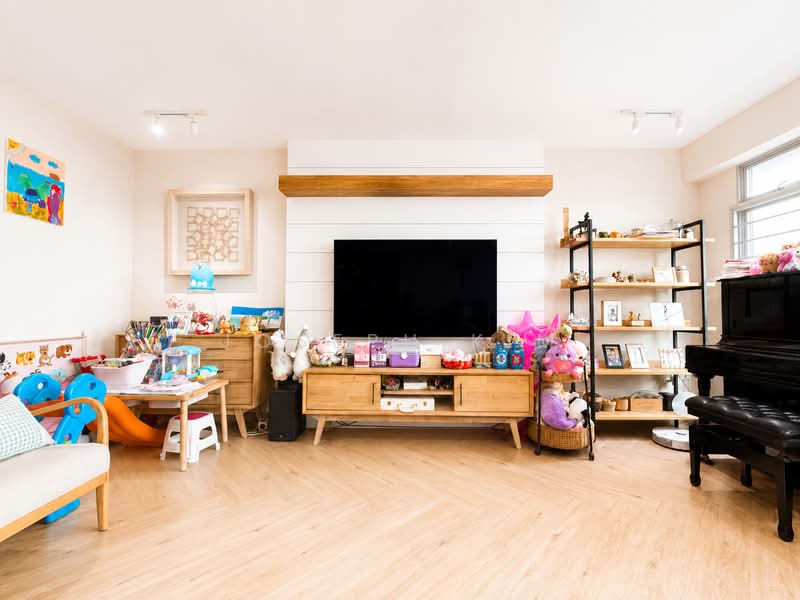 183C Woodlands Street 13, 183C Woodlands Street 13, 3 Bedrooms, 1,216 sqft, HDB Flat For Sale, by Joseph Kim, 500159510 - Living Room - PropertyGuru.com.sg