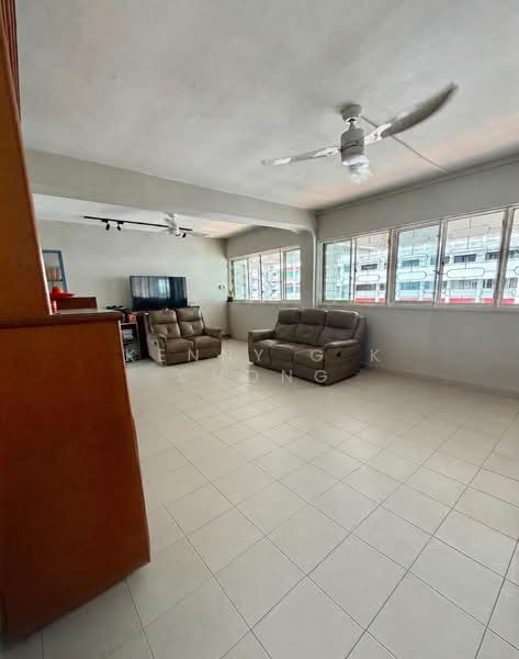 312 Jurong East Street 32, 312 Jurong East Street 32, 3 Bedrooms, 1,119 sqft, HDB Flat For Sale, by Kenny G K Chong, 500159511 - Living Room - PropertyGuru.com.sg