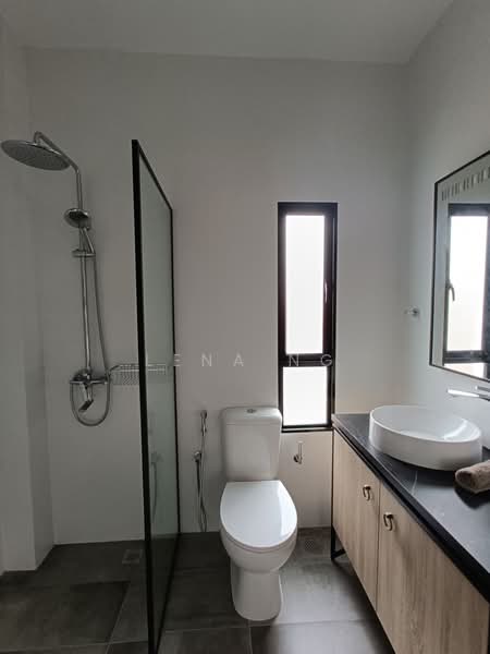 Tai Hwan Garden, 5 Tai Hwan Close, 8 Bedrooms, 4,200 sqft, Terraced House For Rent, by Lena Ng, 500159514 - Bathroom - PropertyGuru.com.sg