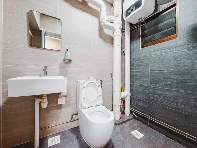 180 Yung Sheng Road, 180 Yung Sheng Road, 3 Bedrooms, 968 sqft, HDB Flat For Sale, by Edmond Tan, 500159533 - Bathroom - PropertyGuru.com.sg