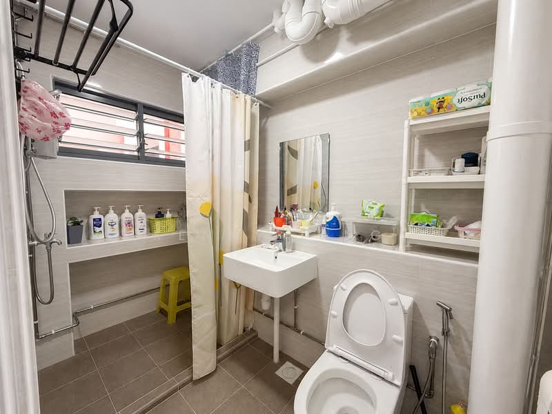 557 Choa Chu Kang North 6, 557 Choa Chu Kang North 6, 4 Bedrooms, 1,571 sqft, HDB Flat For Sale, by Kenny Ling, 500159539 - Bathroom - PropertyGuru.com.sg