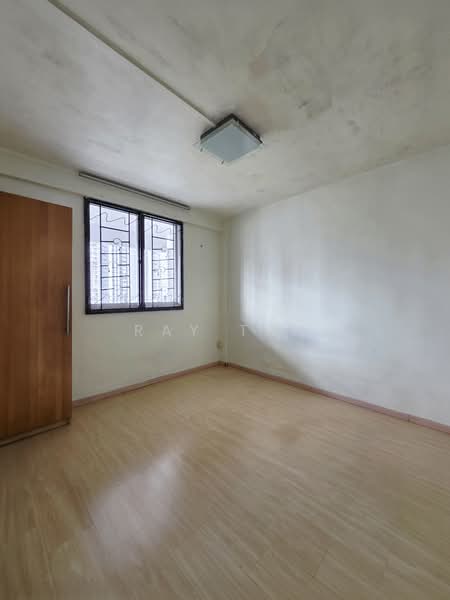 126 Lorong 1 Toa Payoh, 126 Lorong 1 Toa Payoh, 2 Bedrooms, 721 sqft, HDB Flat For Sale, by Ray Tan, 500159542 - Common Bedroom - PropertyGuru.com.sg