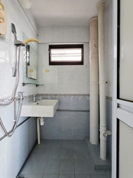 126 Lorong 1 Toa Payoh, 126 Lorong 1 Toa Payoh, 2 Bedrooms, 721 sqft, HDB Flat For Sale, by Ray Tan, 500159542 - Bathroom - PropertyGuru.com.sg