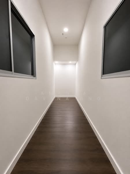 Oxley BizHub, 61 Ubi Road 1, 947 sqft, Office For Sale, by Amanda Davina Ang, 500159543 - Corridor - CommercialGuru.com.sg