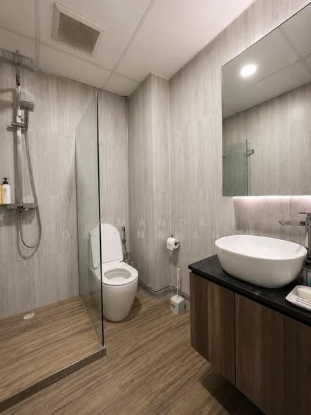 Oxley BizHub, 61 Ubi Road 1, 947 sqft, Office For Sale, by Amanda Davina Ang, 500159543 - Bathroom - CommercialGuru.com.sg