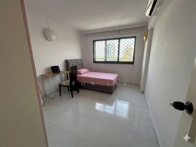 213 Jurong East Street 21, 213 Jurong East Street 21, Room Rental, 200 sqft, HDB Flat For Rent, by Evon Lee, 500159550 - Bedroom - PropertyGuru.com.sg
