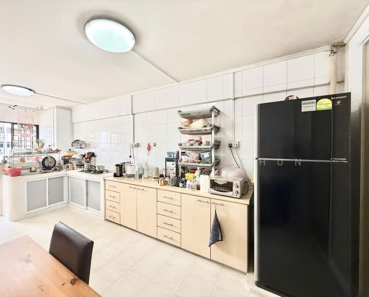 80 Bedok North Road, 80 Bedok North Road, 3 Bedrooms, 979 sqft, HDB Flat For Sale, by Darren Koh Chun Hong, 500159551 - Kitchen - PropertyGuru.com.sg