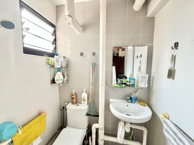 80 Bedok North Road, 80 Bedok North Road, 3 Bedrooms, 979 sqft, HDB Flat For Sale, by Darren Koh Chun Hong, 500159551 - Bathroom - PropertyGuru.com.sg
