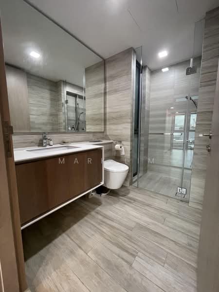 J Gateway, 2 Gateway Drive, 2 Bedrooms, 678 sqft, Condominium For Rent, by Mark LIM, 500159555 - Bathroom - PropertyGuru.com.sg