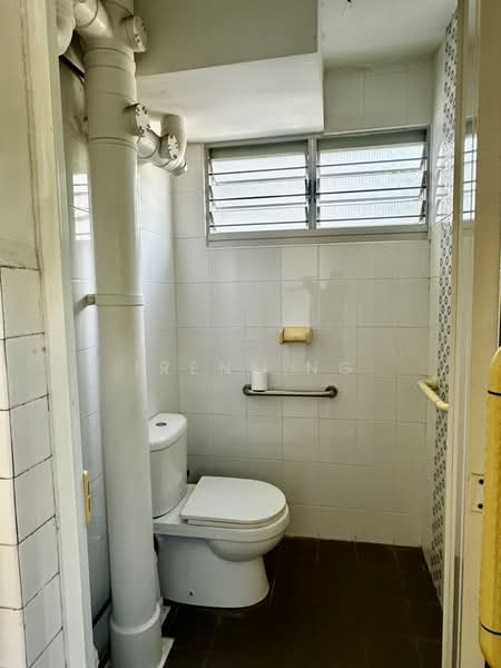 703 Bedok Reservoir Road, 703 Bedok Reservoir Road, 2 Bedrooms, 732 sqft, HDB Flat For Sale, by Irene Ng, 500159560 - Bathroom - PropertyGuru.com.sg