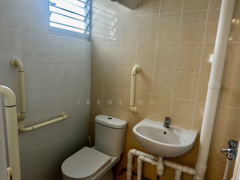 703 Bedok Reservoir Road, 703 Bedok Reservoir Road, 2 Bedrooms, 732 sqft, HDB Flat For Sale, by Irene Ng, 500159560 - Bathroom - PropertyGuru.com.sg