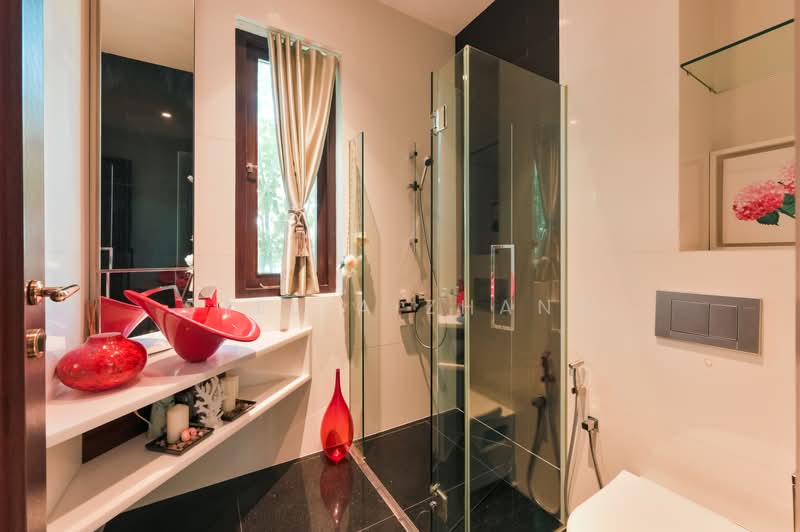 Frankel Estate, Siglap Bank, 4 Bedrooms, 2,997 sqft, Detached House For Sale, by Stella Zhang, 500159562 - Bathroom at Level 1 - PropertyGuru.com.sg