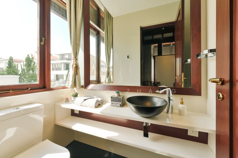 Frankel Estate, Siglap Bank, 4 Bedrooms, 2,997 sqft, Detached House For Sale, by Stella Zhang, 500159562 - Bedroom 2 Ensuite Bath - PropertyGuru.com.sg