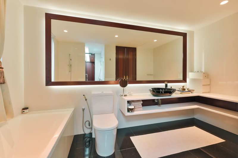 Frankel Estate, Siglap Bank, 4 Bedrooms, 2,997 sqft, Detached House For Sale, by Stella Zhang, 500159562 - Master Bedroom Ensuite Bath - PropertyGuru.com.sg