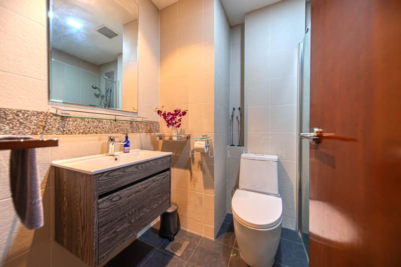 Palm Spring, 22 Ewe Boon Road, 4 Bedrooms, 2,120 sqft, Condominium For Sale, by Liao Huimin, 500159569 - Common Bathroom - PropertyGuru.com.sg