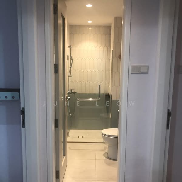 The Hermitage, 2 Sarkies Road, 2 Bedrooms, 775 sqft, Apartment For Rent, by June Leow, 500159577 - Common Bathroom - PropertyGuru.com.sg