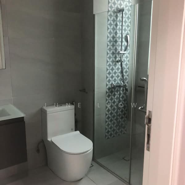 The Hermitage, 2 Sarkies Road, 2 Bedrooms, 775 sqft, Apartment For Rent, by June Leow, 500159577 - Master Bathroom - PropertyGuru.com.sg