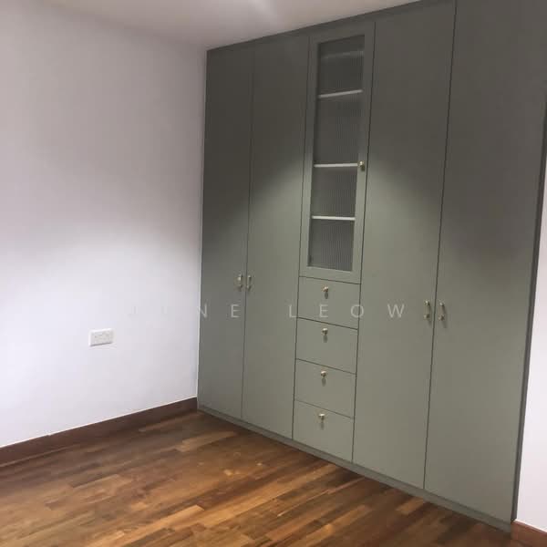 The Hermitage, 2 Sarkies Road, 2 Bedrooms, 775 sqft, Apartment For Rent, by June Leow, 500159577 - Master bedroom - PropertyGuru.com.sg