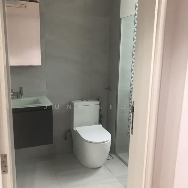 The Hermitage, 2 Sarkies Road, 2 Bedrooms, 775 sqft, Apartment For Rent, by June Leow, 500159577 - Bathroom - PropertyGuru.com.sg