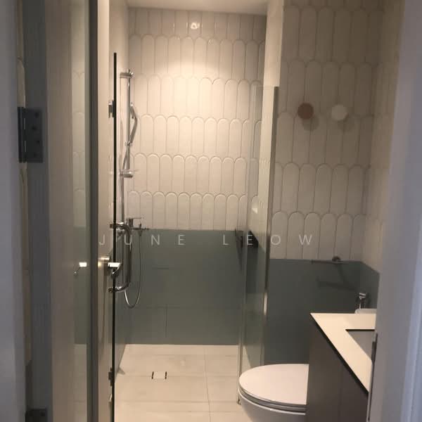 The Hermitage, 2 Sarkies Road, 2 Bedrooms, 775 sqft, Apartment For Rent, by June Leow, 500159577 - Bathroom - PropertyGuru.com.sg