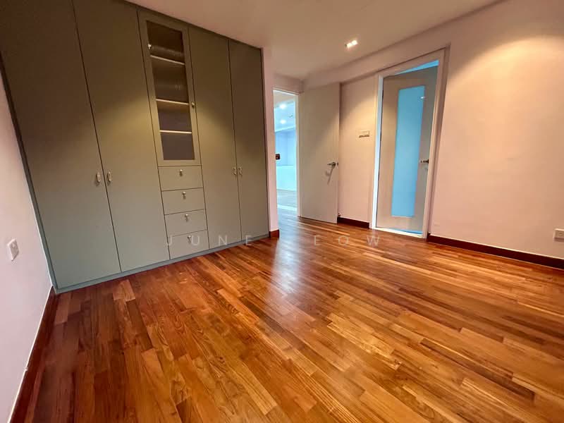 The Hermitage, 2 Sarkies Road, 2 Bedrooms, 775 sqft, Apartment For Rent, by June Leow, 500159577 - Master bedroom - PropertyGuru.com.sg