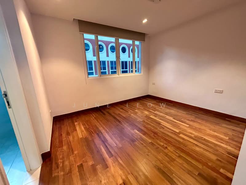 The Hermitage, 2 Sarkies Road, 2 Bedrooms, 775 sqft, Apartment For Rent, by June Leow, 500159577 - Master bedroom - PropertyGuru.com.sg