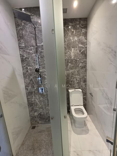 The Hillier, 6 Hillview Rise, 1 Bedroom, 624 sqft, Condominium For Rent, by William Tan, 500159582 - Bathroom - PropertyGuru.com.sg