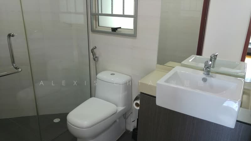 Compass Heights, 11 Sengkang Square, 3 Bedrooms, 1,291 sqft, Condominium For Sale, by Alexis Chia 谢慧丽, 500159583 - Bathroom - PropertyGuru.com.sg