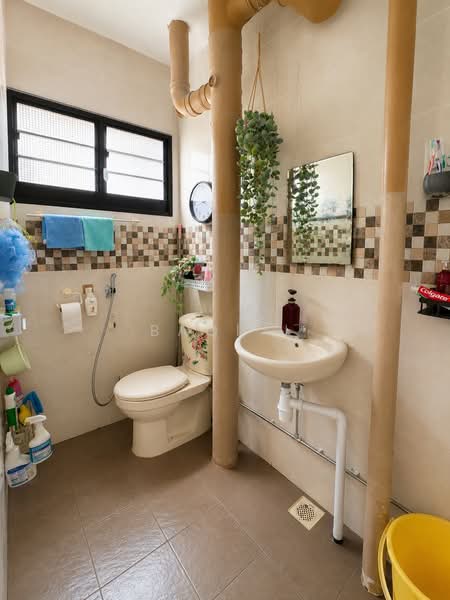 671 Hougang Avenue 8, 671 Hougang Avenue 8, 3 Bedrooms, 1,119 sqft, HDB Flat For Sale, by Baqi J, 500159588 - Common Toilet - PropertyGuru.com.sg