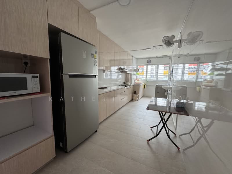 458 Tampines Street 42, 458 Tampines Street 42, 3 Bedrooms, 1,313 sqft, HDB Flat For Sale, by Katherine Peh, 500159591 - Kitchen - PropertyGuru.com.sg