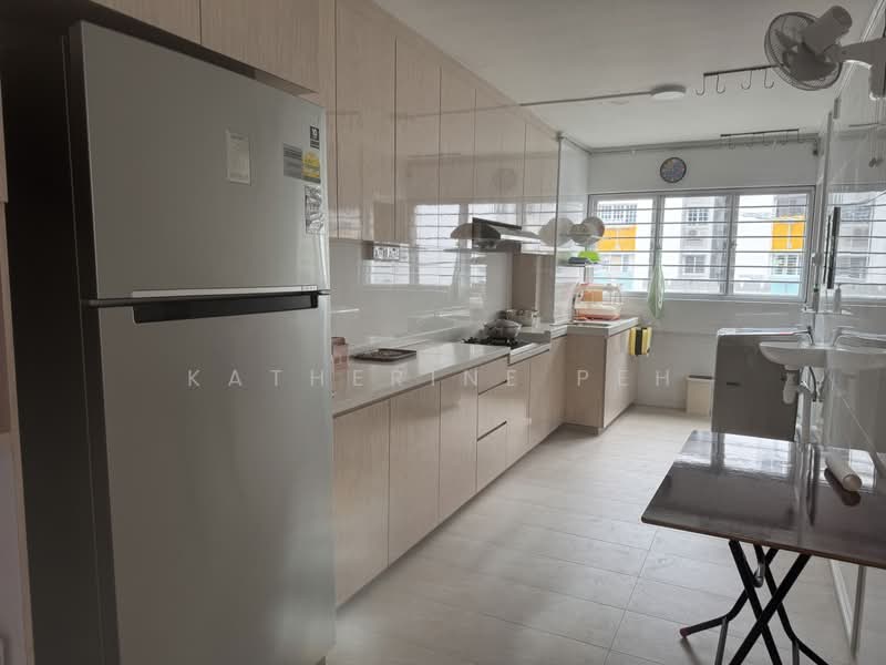 458 Tampines Street 42, 458 Tampines Street 42, 3 Bedrooms, 1,313 sqft, HDB Flat For Sale, by Katherine Peh, 500159591 - Kitchen - PropertyGuru.com.sg