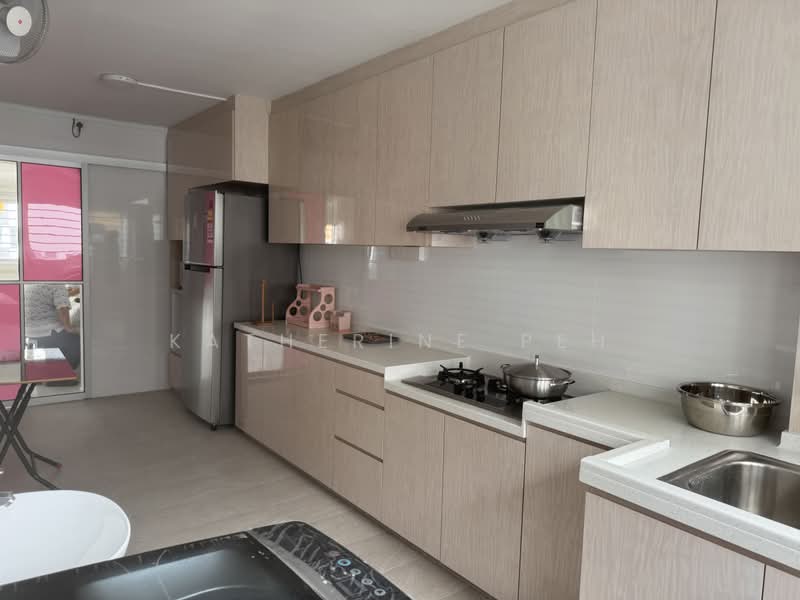458 Tampines Street 42, 458 Tampines Street 42, 3 Bedrooms, 1,313 sqft, HDB Flat For Sale, by Katherine Peh, 500159591 - Kitchen - PropertyGuru.com.sg