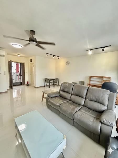 228A Ang Mo Kio Street 23, 228A Ang Mo Kio Street 23, 3 Bedrooms, 1,216 sqft, HDB Flat For Rent, by Ella Chang 张慧媄, 500159606 - Living Room - PropertyGuru.com.sg