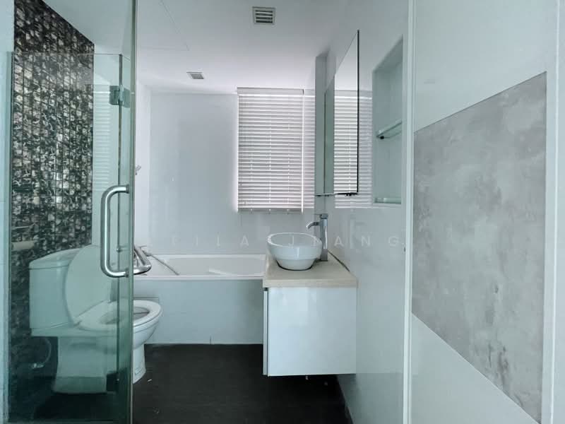 Cote D'Azur, 60 Marine Parade Road, 3 Bedrooms, 1,281 sqft, Condominium For Sale, by Leila Jiang, 500159609 - Bathroom - PropertyGuru.com.sg