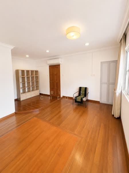 Serangoon Garden Estate, Portchester Avenue, 4 Bedrooms, 2,160 sqft, Terraced House For Rent, by Kriste Cheong, 500159611 - Living Room - PropertyGuru.com.sg