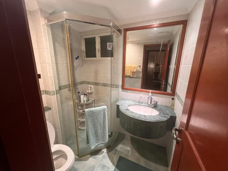 Emerald Garden, 33 Club Street, 2 Bedrooms, 960 sqft, Condominium For Rent, by Paul Tan, 500159640 - Bathroom - PropertyGuru.com.sg