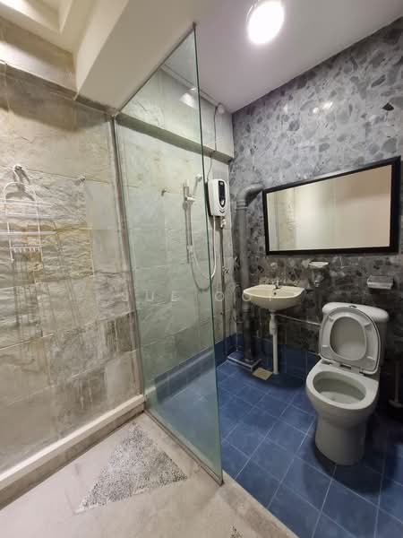 246 Tampines Street 21, 246 Tampines Street 21, 2 Bedrooms, 721 sqft, HDB Flat For Sale, by Sue Ooi, 500159650 - Bathroom - PropertyGuru.com.sg