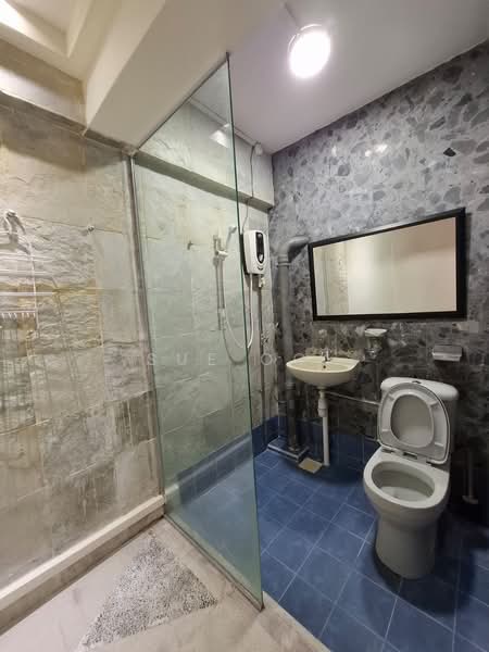 246 Tampines Street 21, 246 Tampines Street 21, 2 Bedrooms, 721 sqft, HDB Flat For Sale, by Sue Ooi, 500159650 - Bathroom - PropertyGuru.com.sg