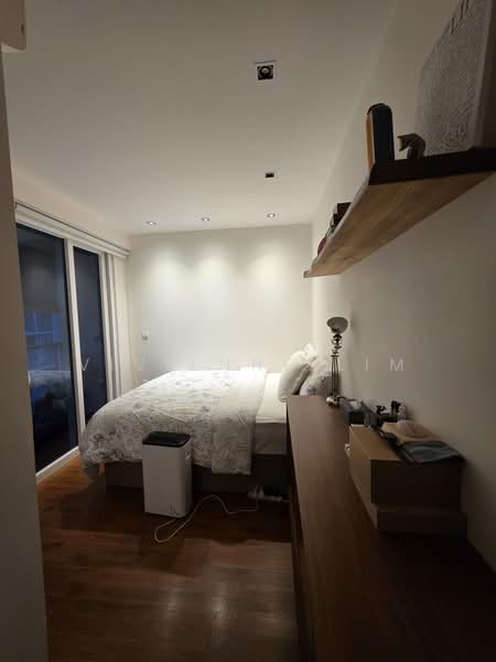 Imperial Heights, 16 Ipoh Lane, 2 Bedrooms, 592 sqft, Apartment For Sale, by Vivienne Lim, 500159653 - Master Bedroom - PropertyGuru.com.sg
