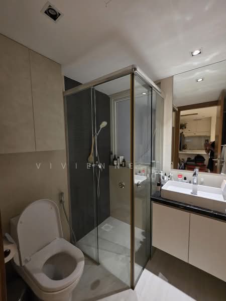Imperial Heights, 16 Ipoh Lane, 2 Bedrooms, 592 sqft, Apartment For Sale, by Vivienne Lim, 500159653 - Bathroom - PropertyGuru.com.sg