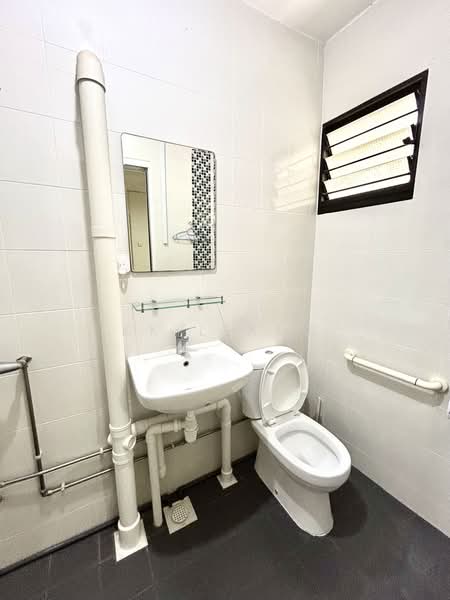 637 Ang Mo Kio Avenue 6, 637 Ang Mo Kio Avenue 6, 3 Bedrooms, 990 sqft, HDB Flat For Sale, by KK Liang, 500159658 - Bathroom - PropertyGuru.com.sg