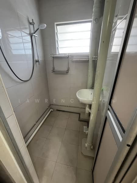 67 Kallang Bahru, 67 Kallang Bahru, 2 Bedrooms, 800 sqft, HDB Flat For Rent, by Lawrence Loh, 500159662 - Bathroom - PropertyGuru.com.sg
