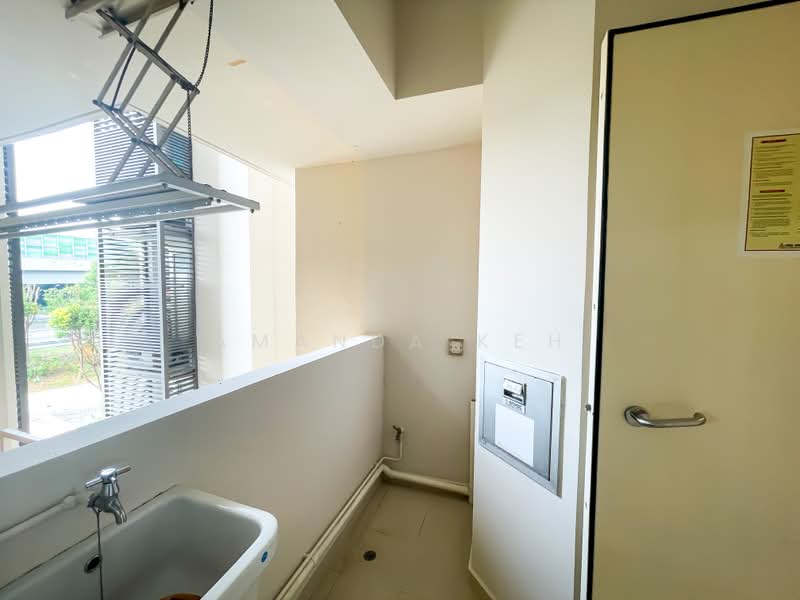 Savannah Condopark, 31 Simei Rise, 2 Bedrooms, 1,023 sqft, Condominium For Sale, by Amanda Keh, 500159676 - Balcony - PropertyGuru.com.sg